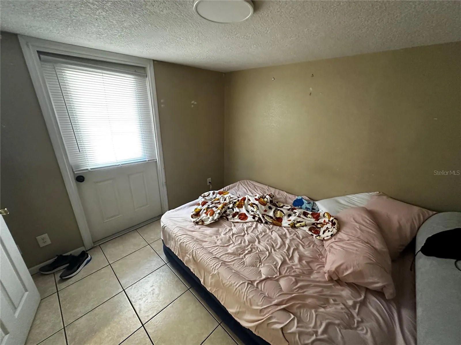 2303 W COMANCHE AVE