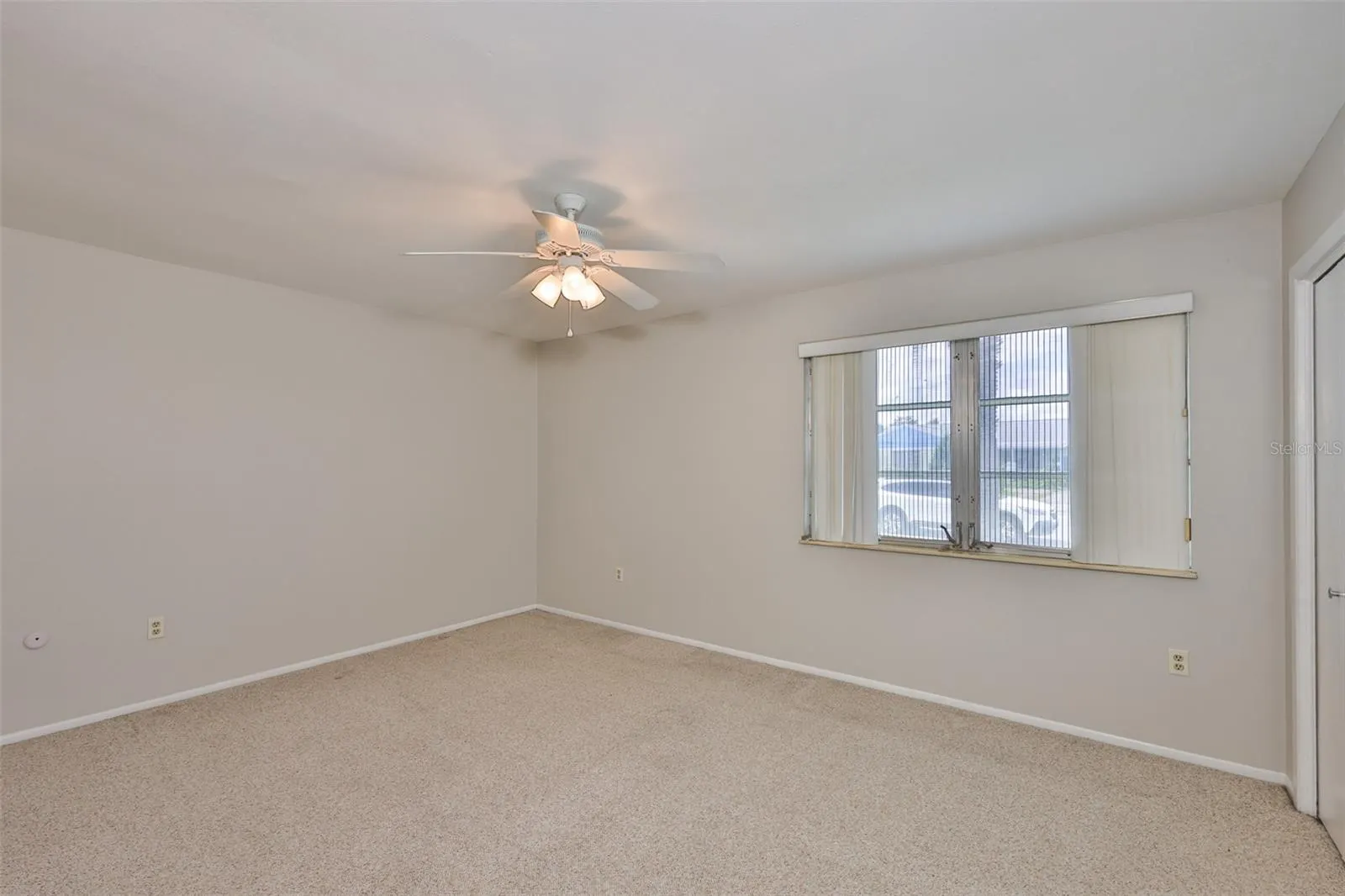 823 FOX HILLS DR
