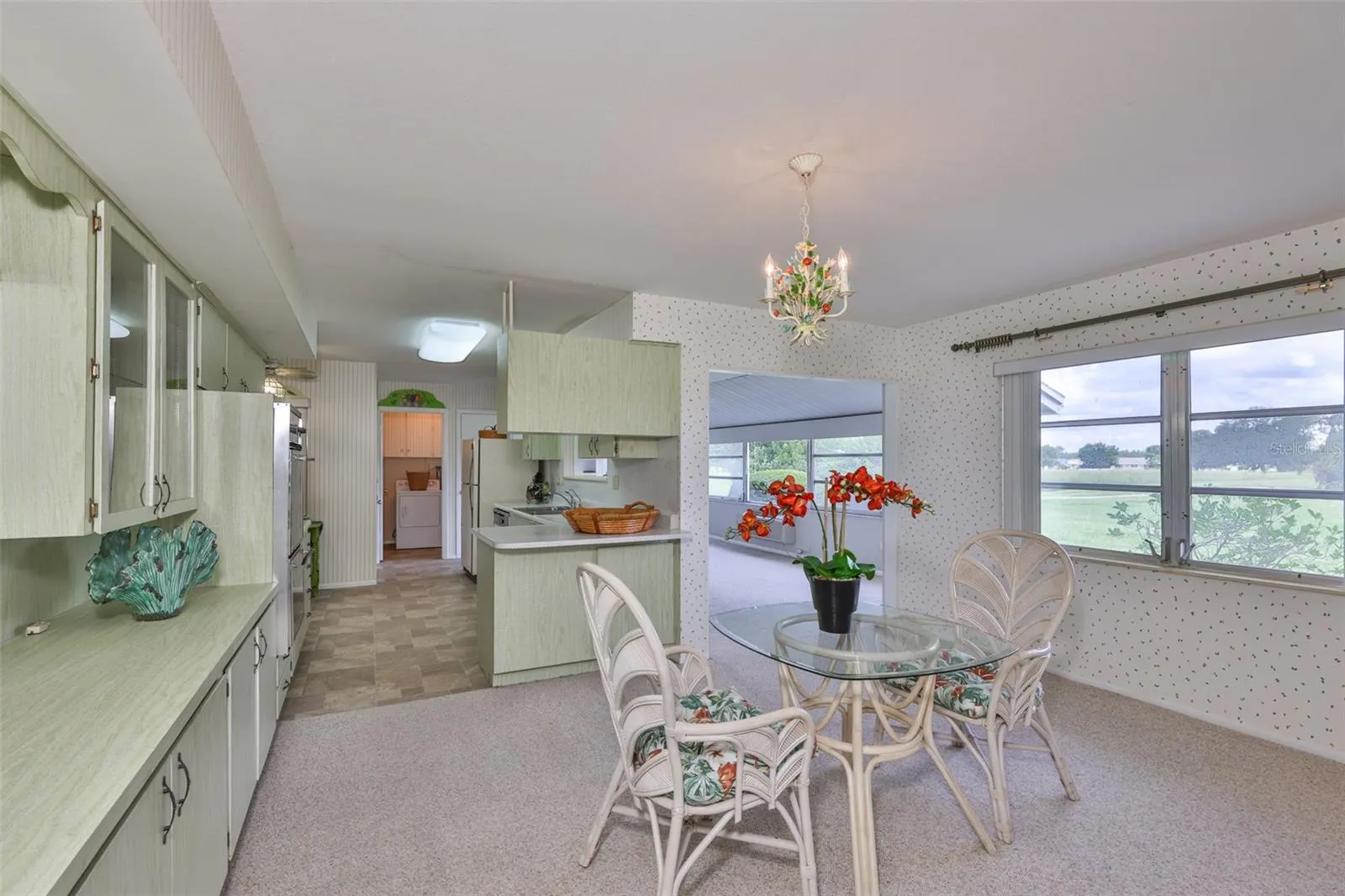 823 FOX HILLS DR