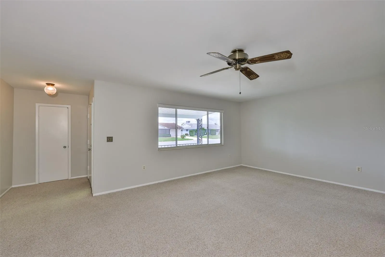 823 FOX HILLS DR