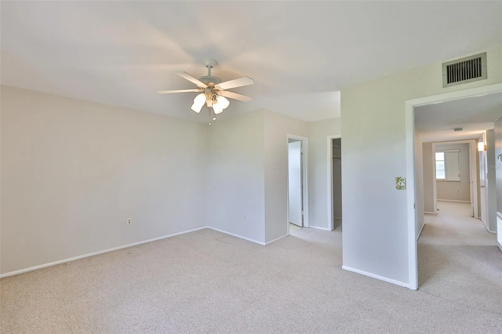 823 FOX HILLS DR