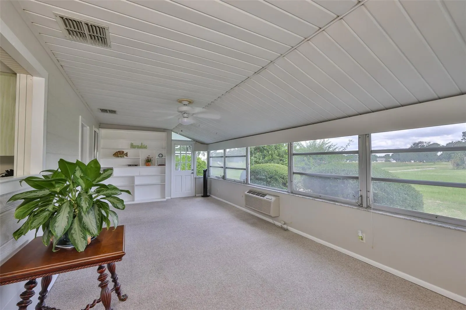 823 FOX HILLS DR