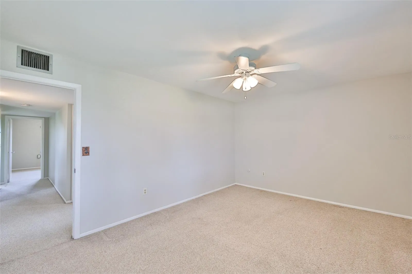 823 FOX HILLS DR