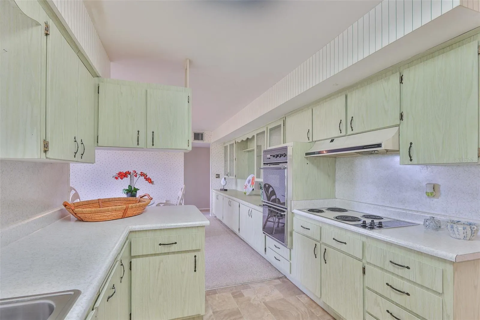 823 FOX HILLS DR