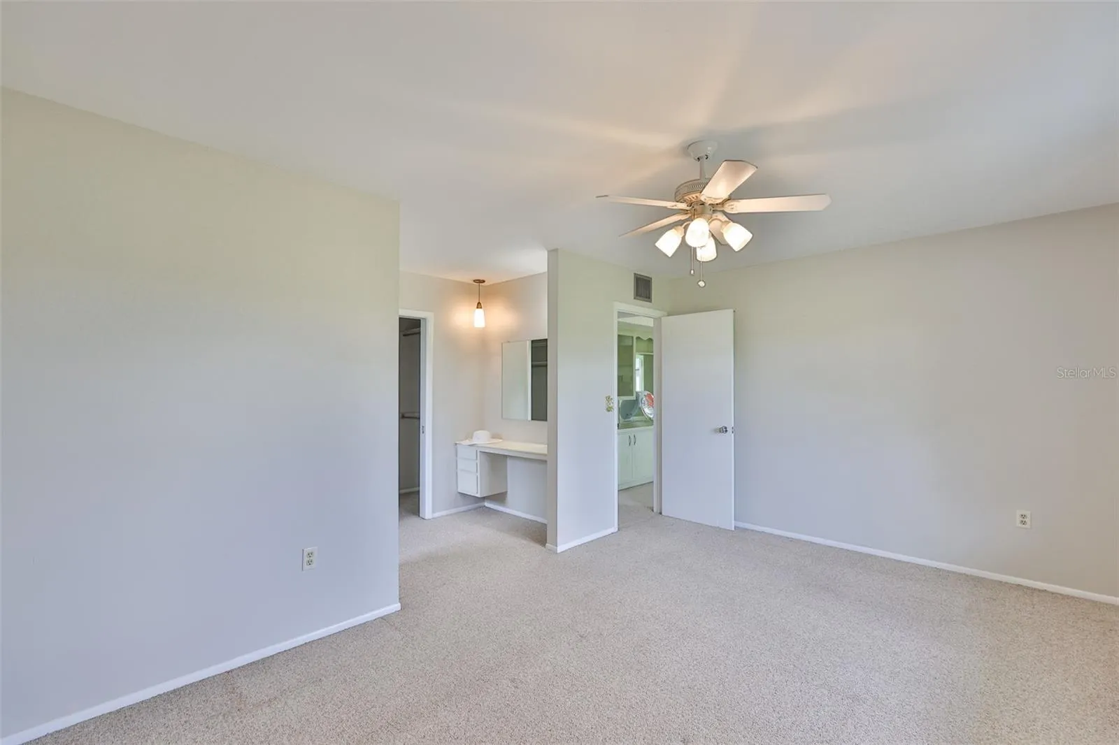 823 FOX HILLS DR