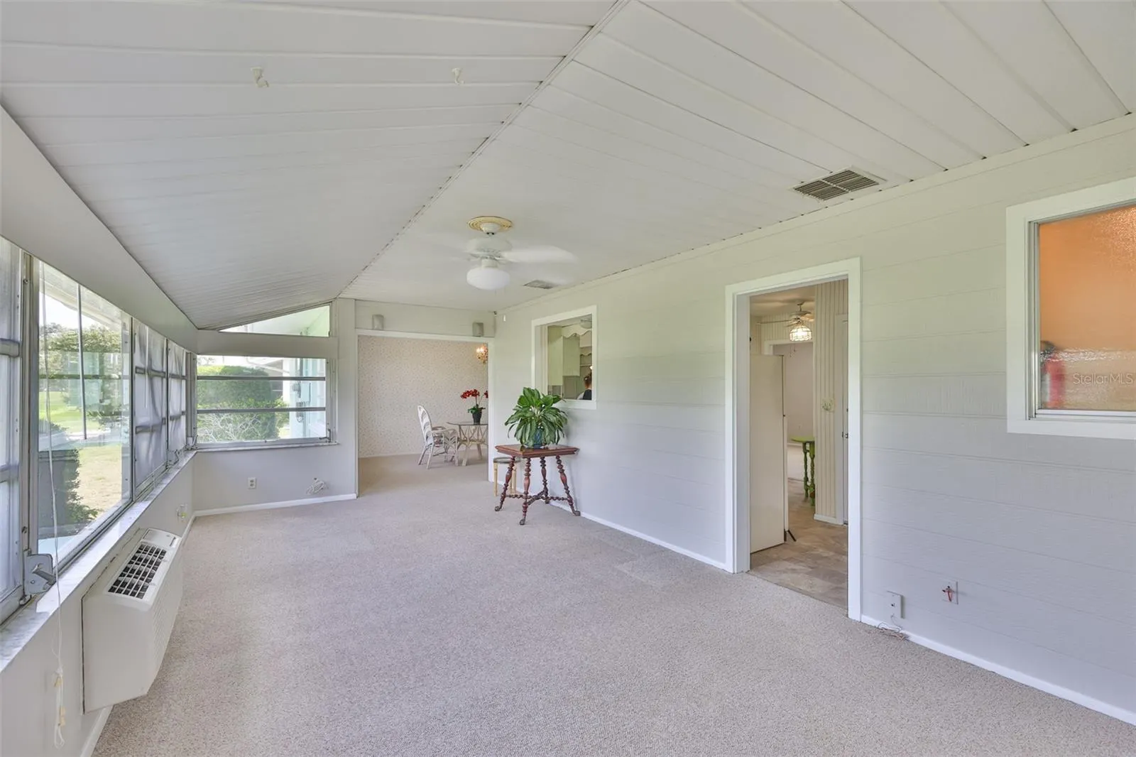 823 FOX HILLS DR