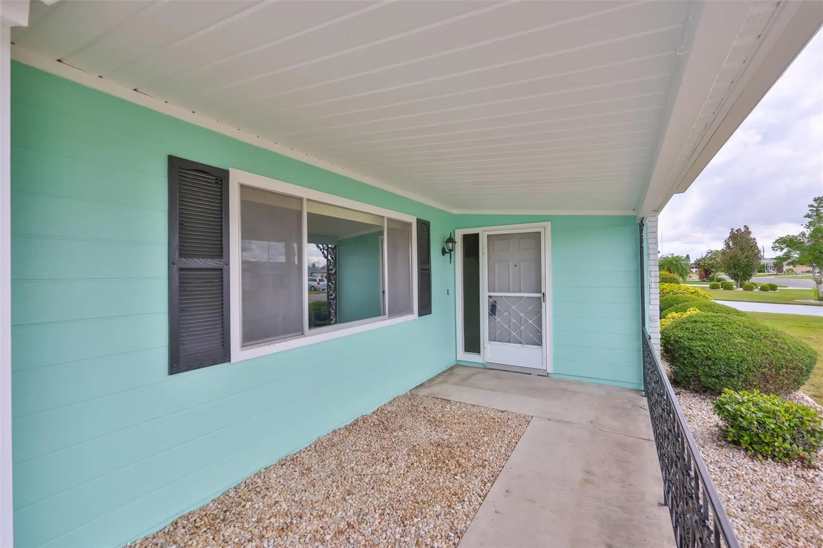 823 FOX HILLS DR
