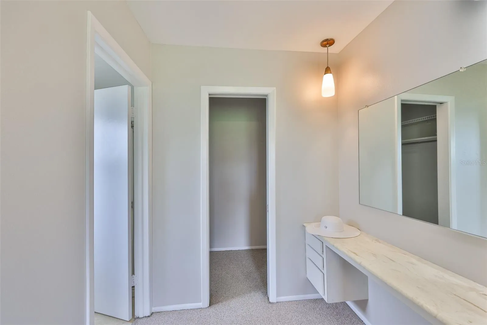 823 FOX HILLS DR