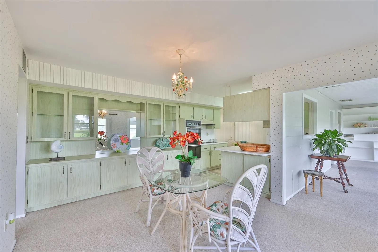 823 FOX HILLS DR