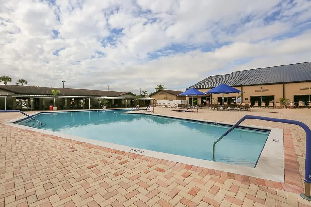 823 FOX HILLS DR