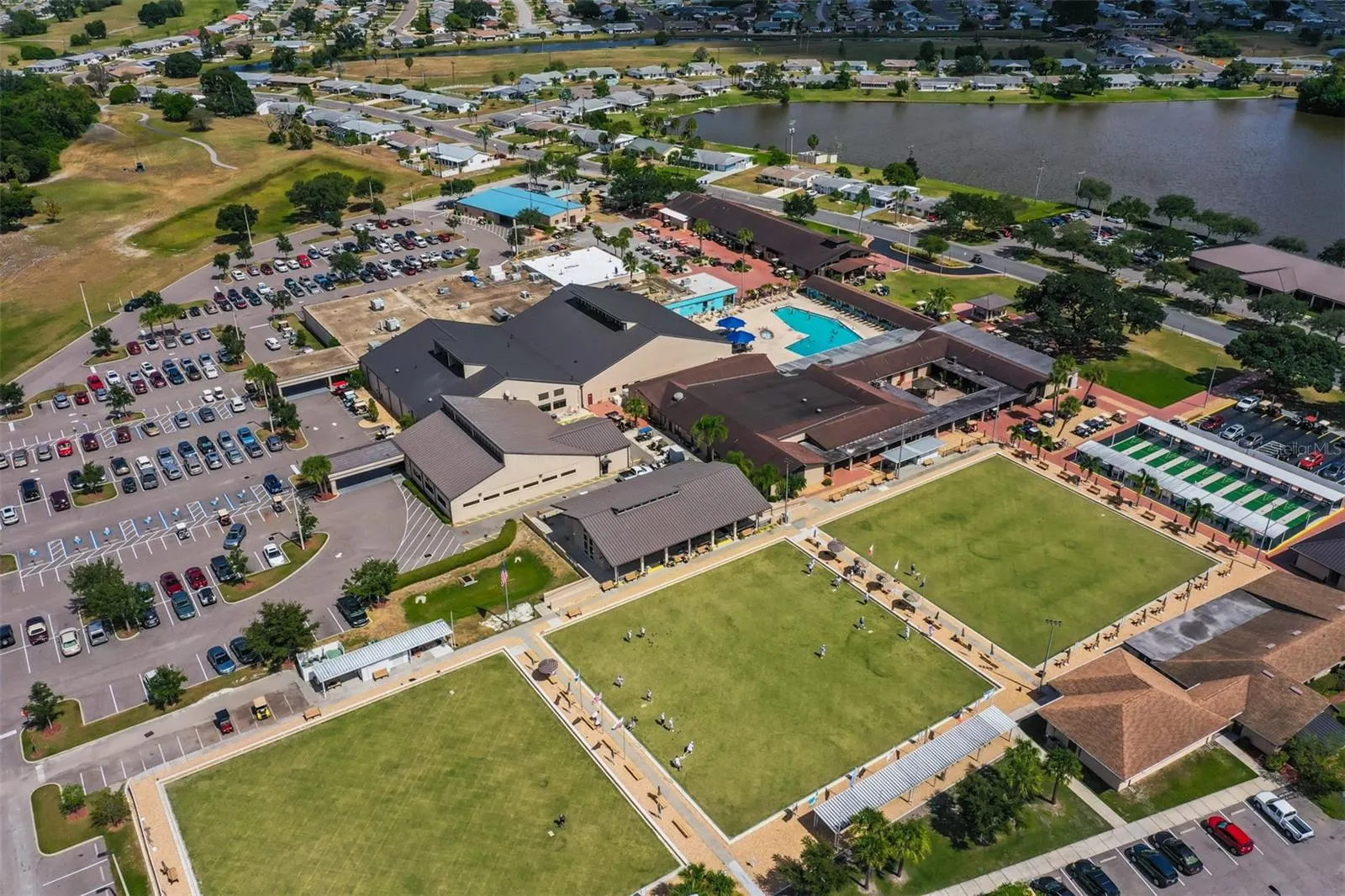 823 FOX HILLS DR