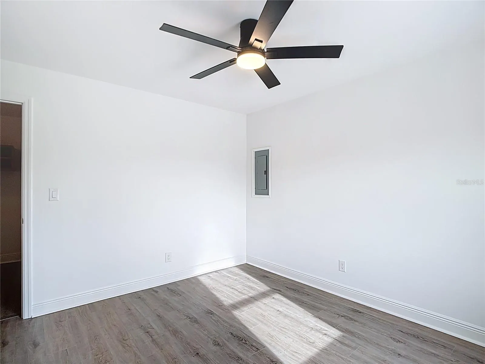 9923 BAY DR