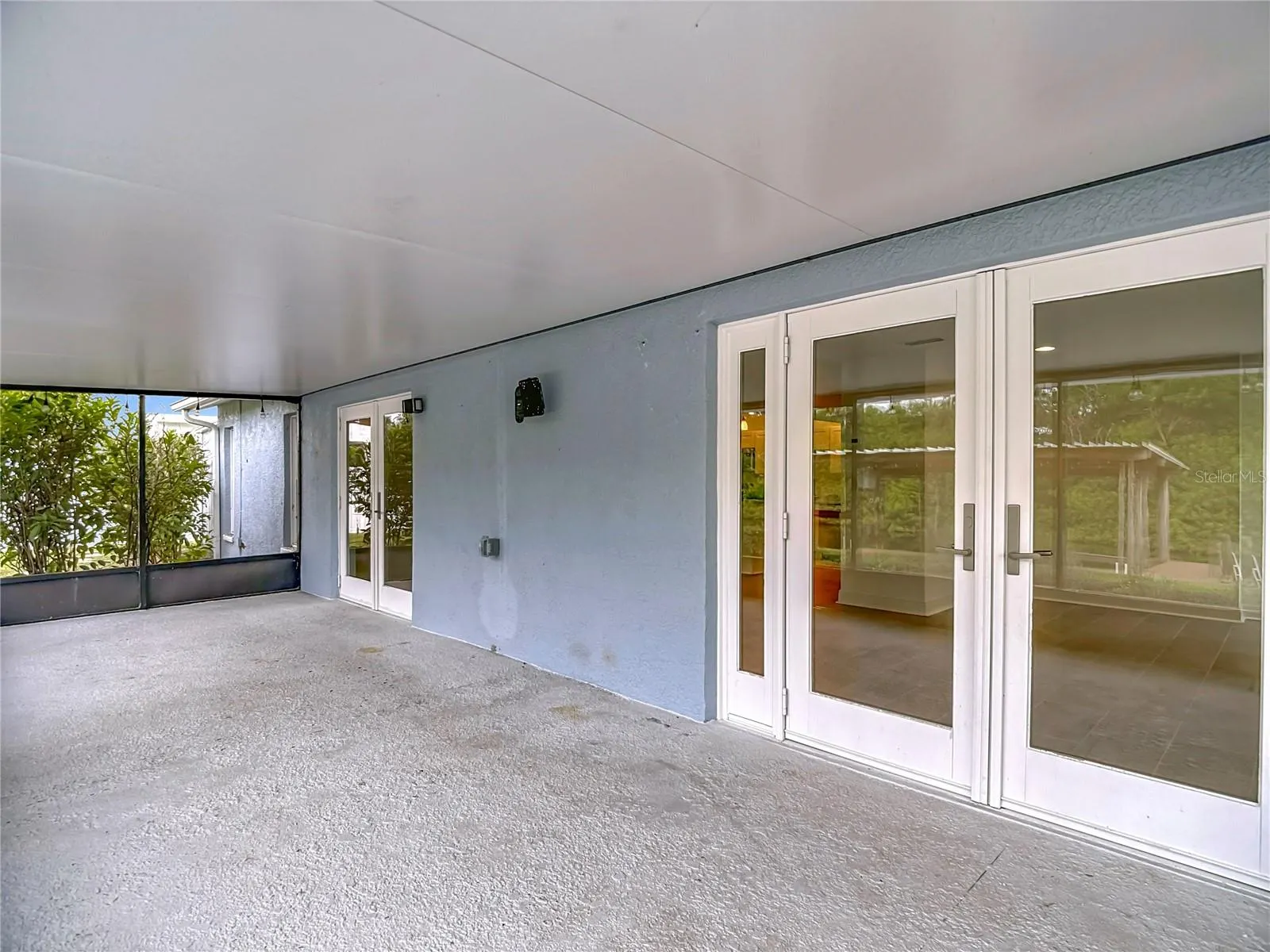 9923 BAY DR