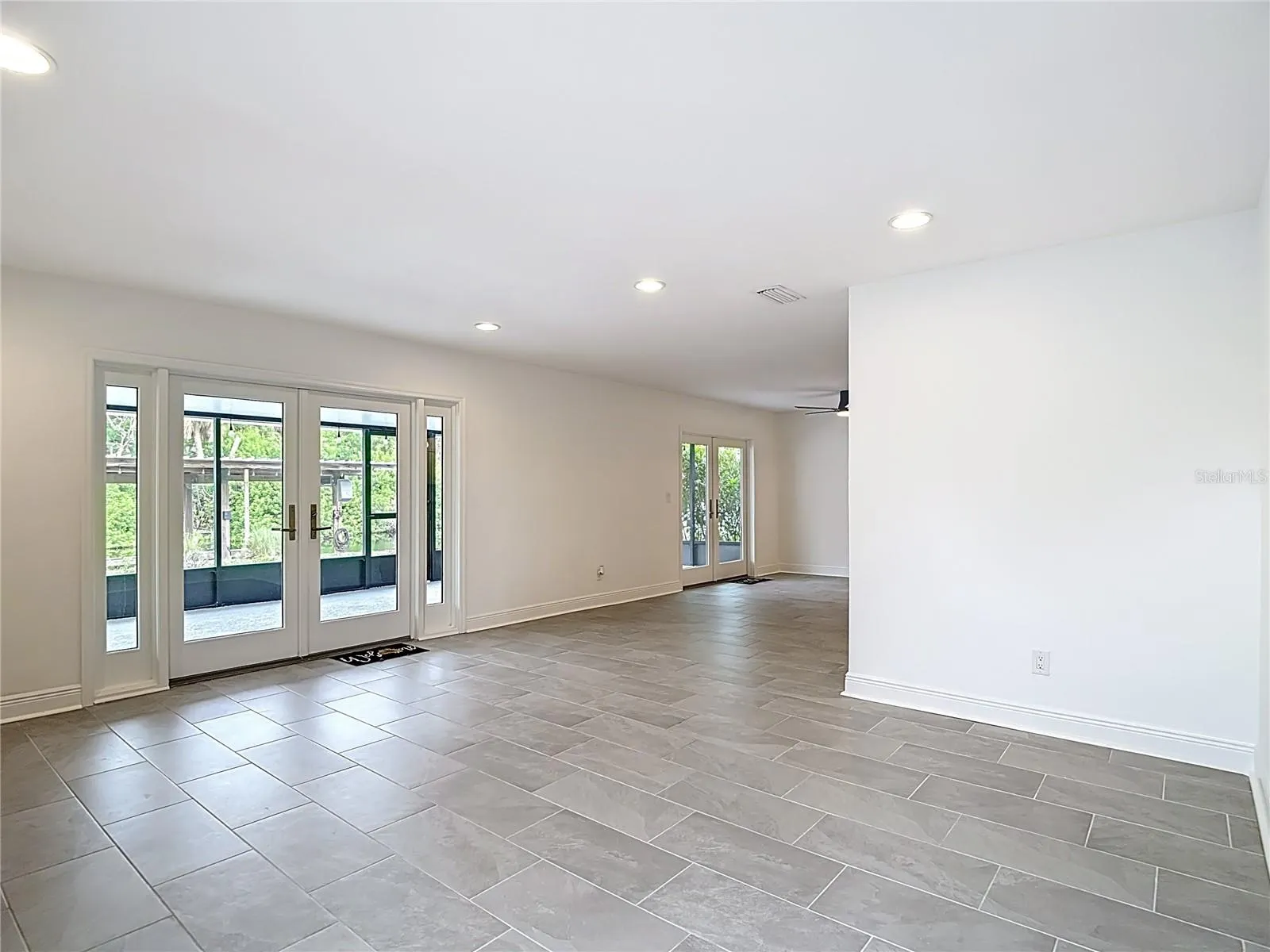 9923 BAY DR