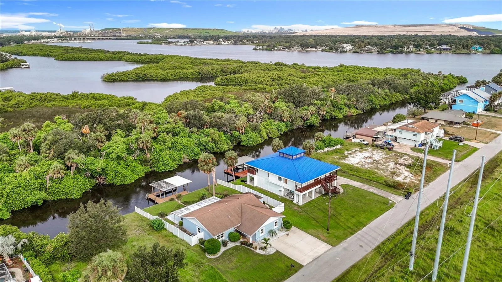 9923 BAY DR