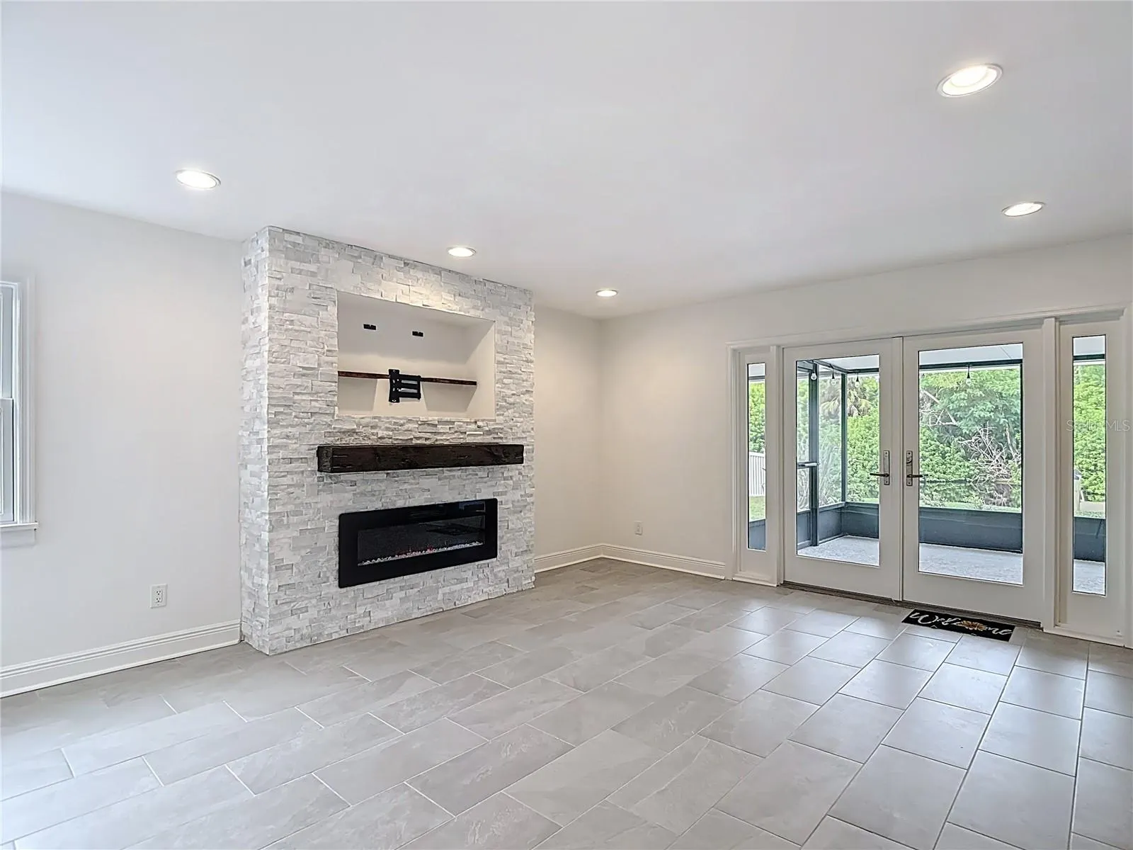 9923 BAY DR