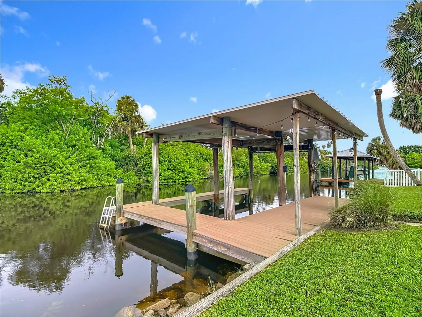 9923 BAY DR