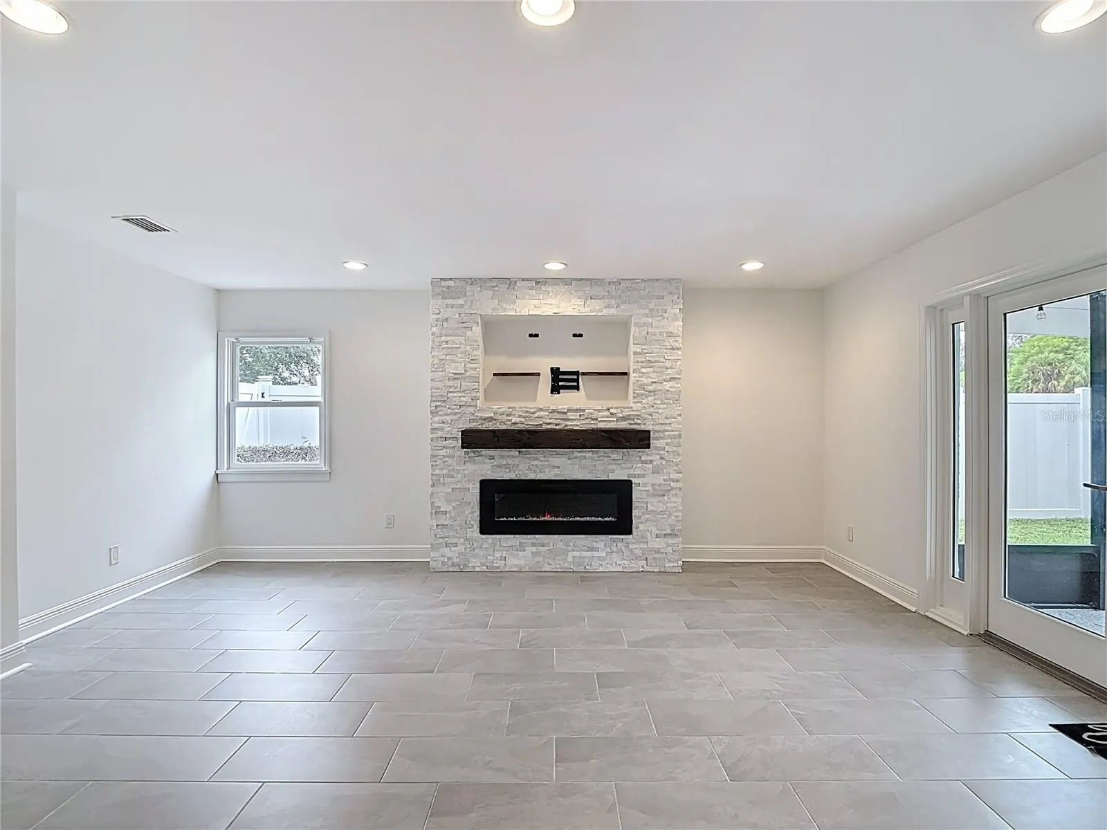 9923 BAY DR
