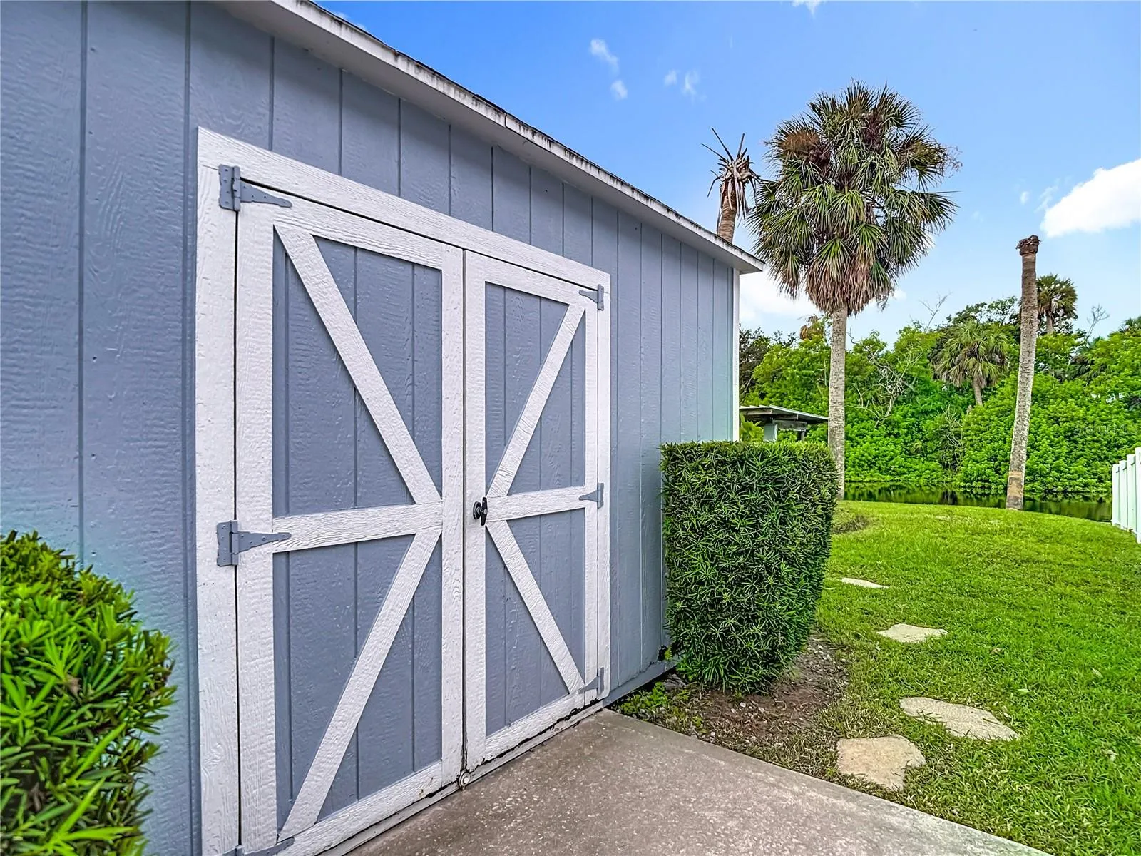 9923 BAY DR