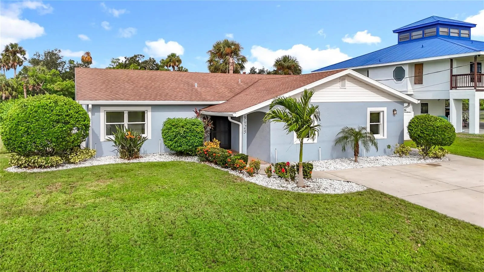 9923 BAY DR