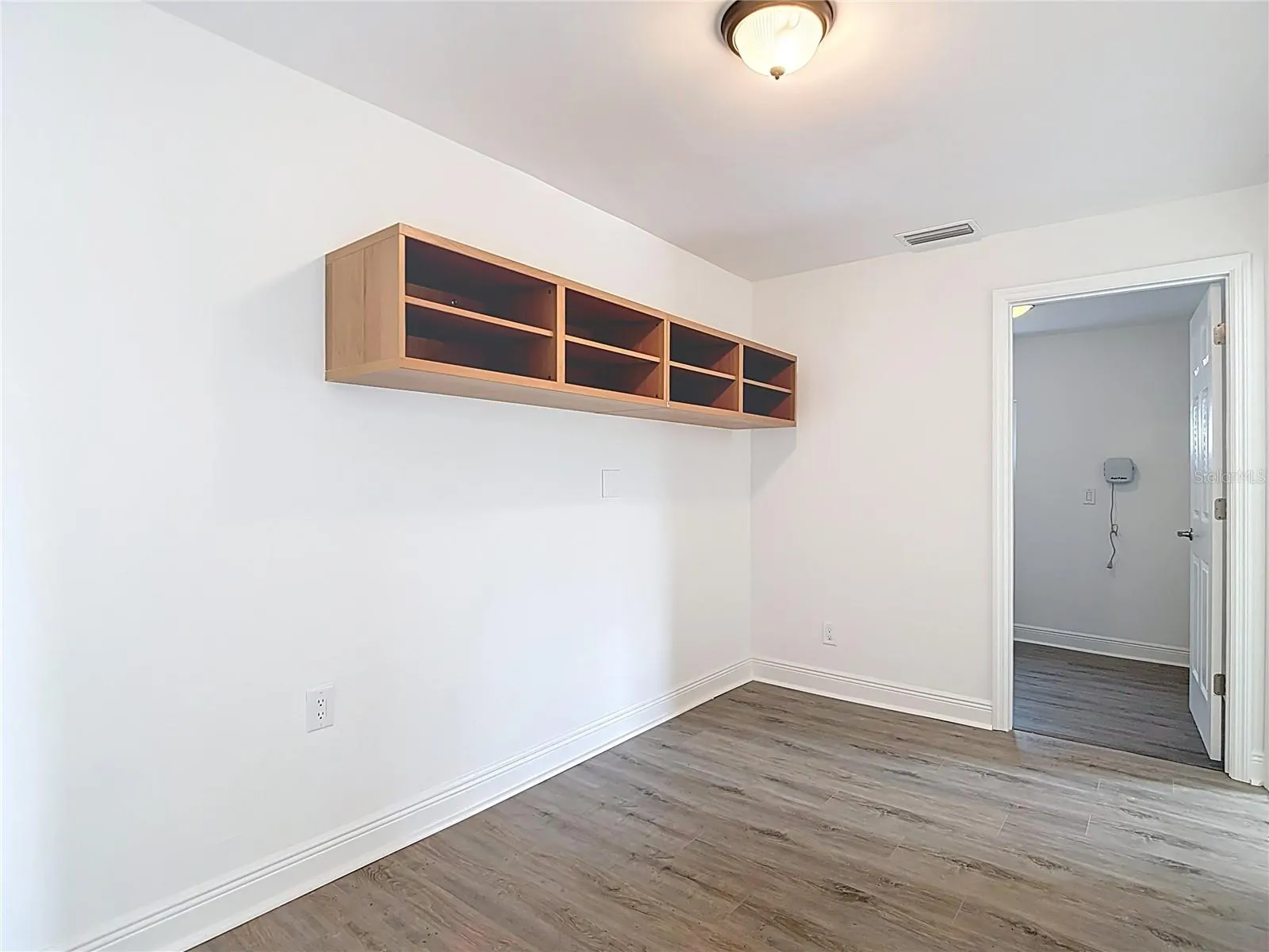 9923 BAY DR