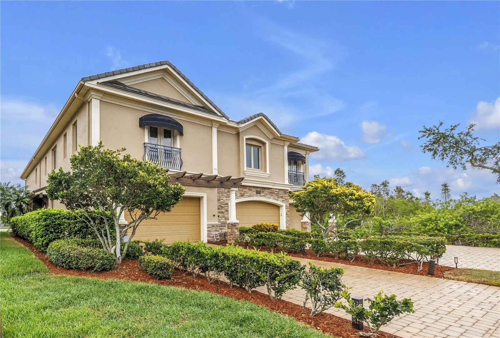 651 SAXONY BLVD