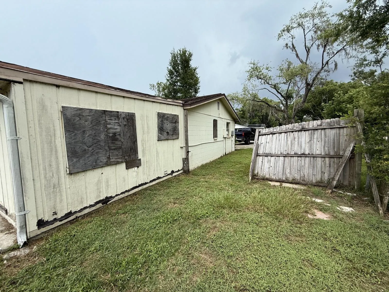 804 WALNUT DR