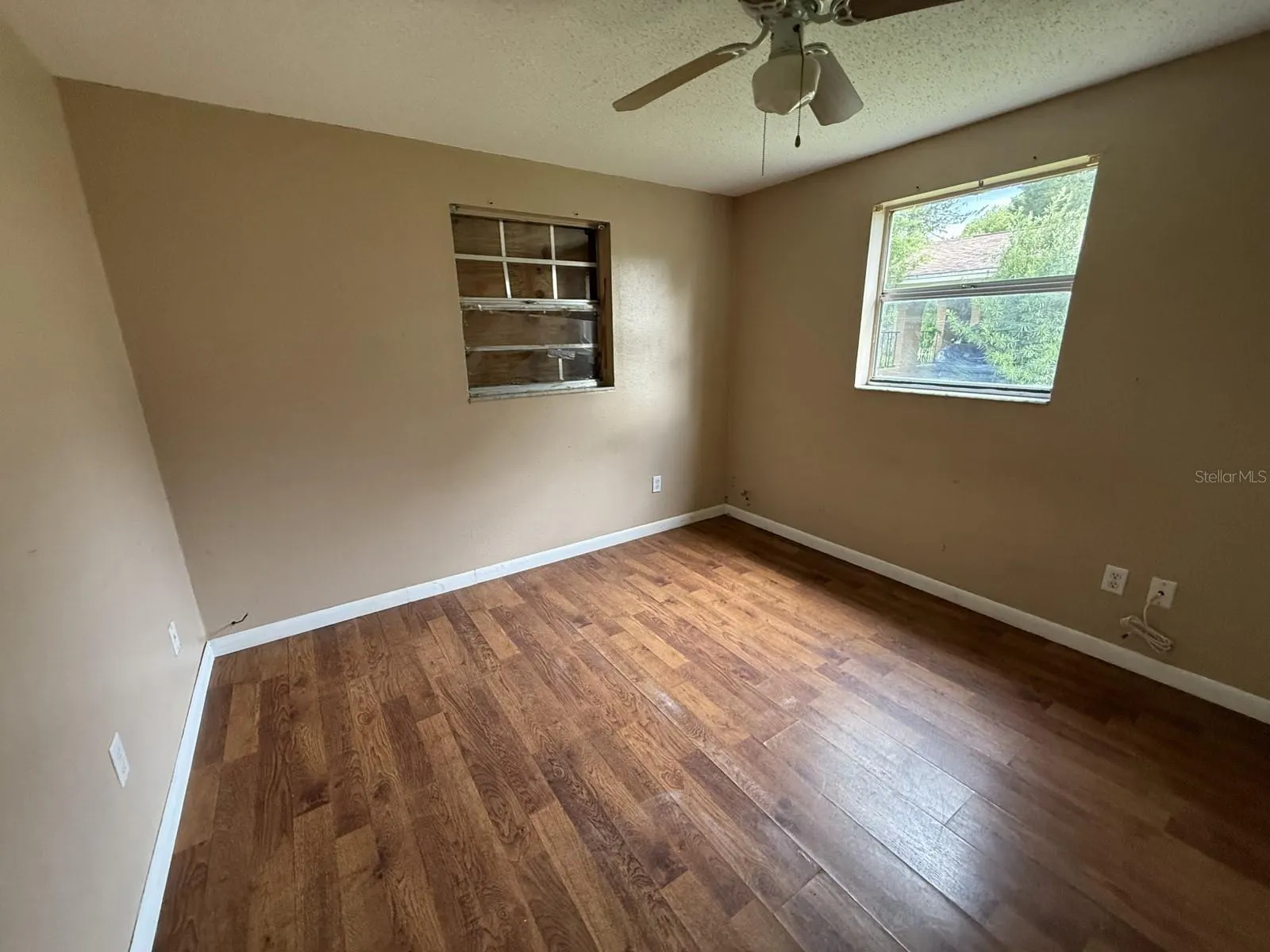 804 WALNUT DR