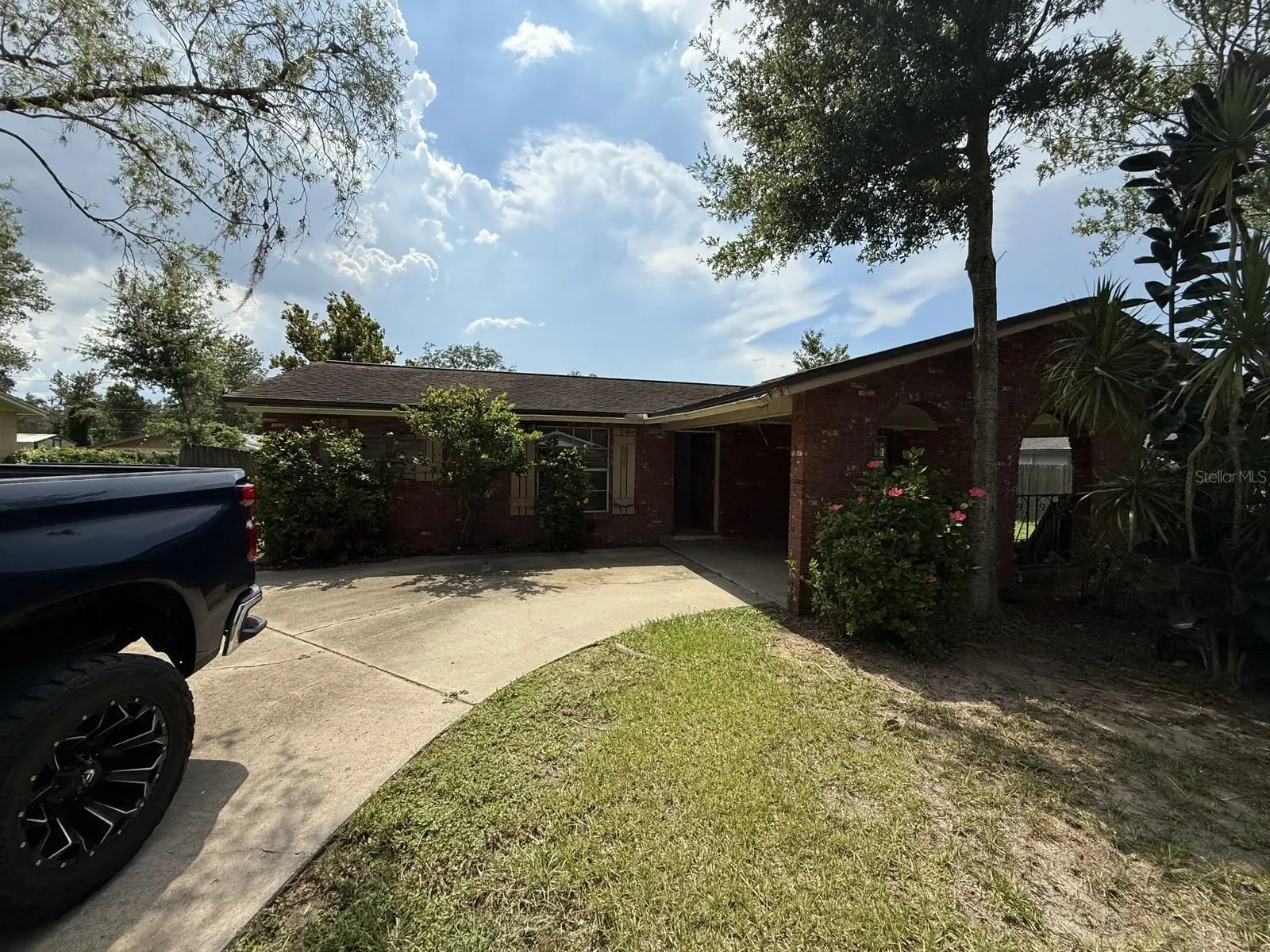 804 WALNUT DR