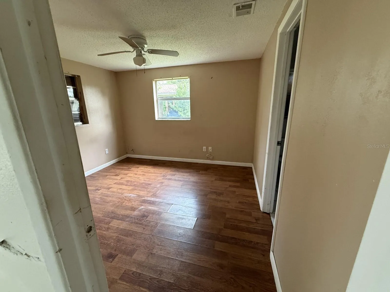 804 WALNUT DR
