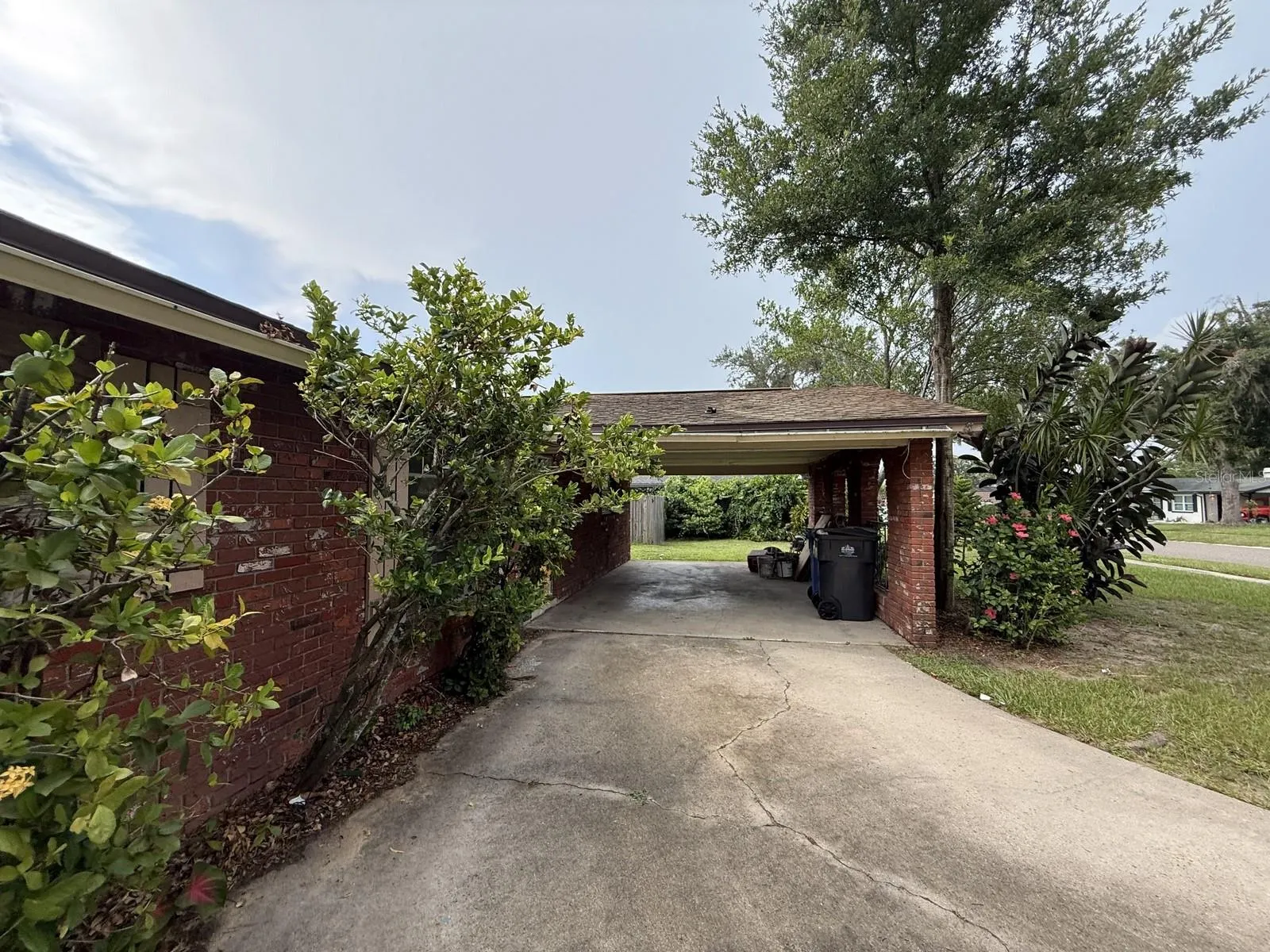 804 WALNUT DR