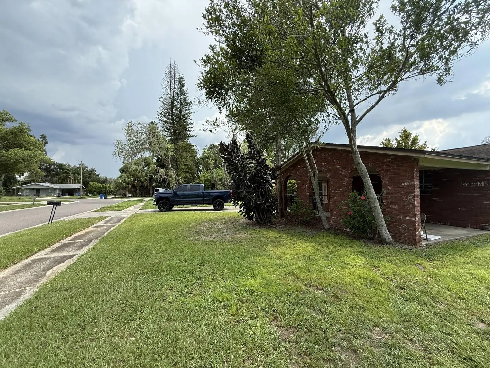 804 WALNUT DR