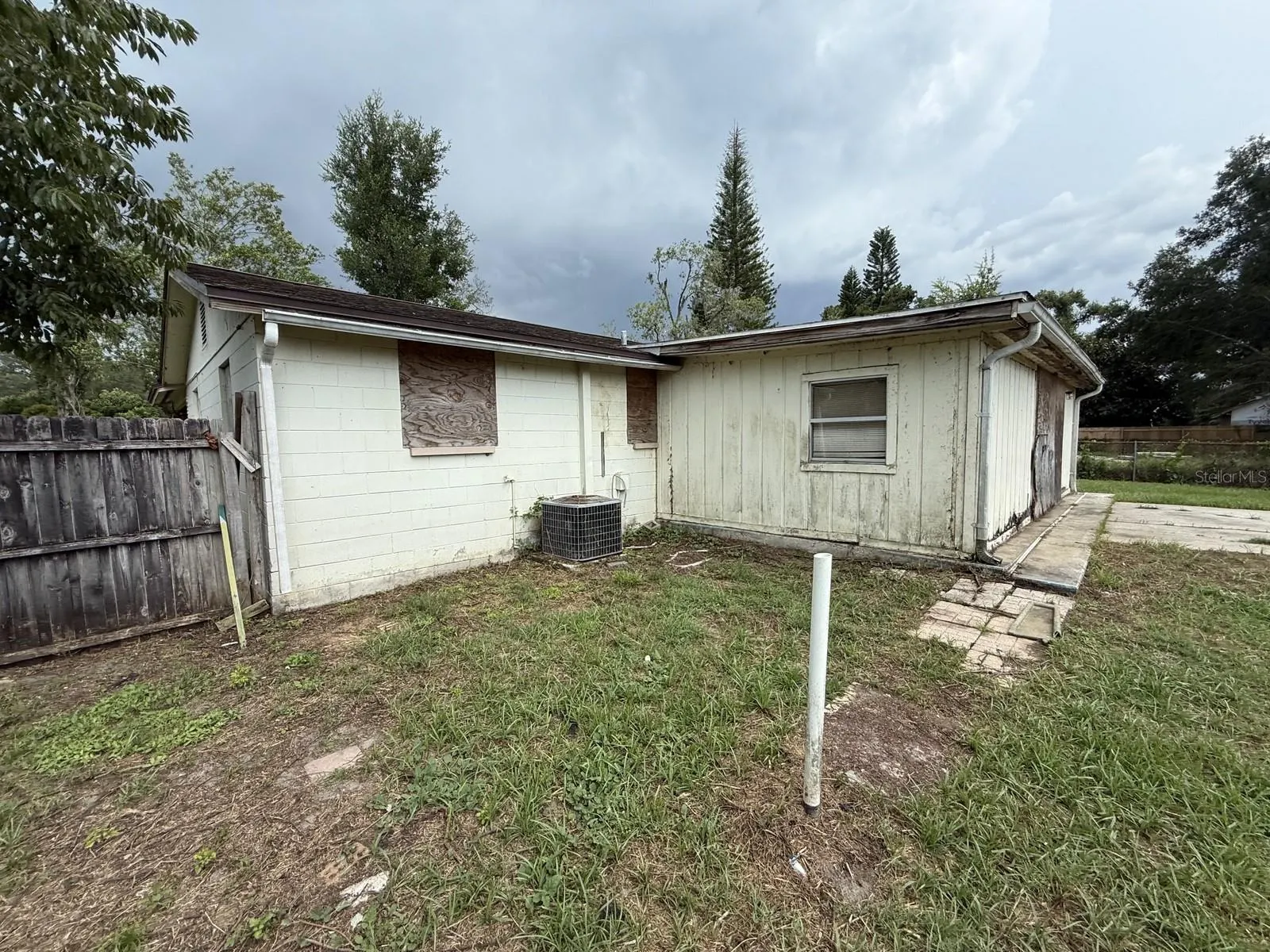 804 WALNUT DR