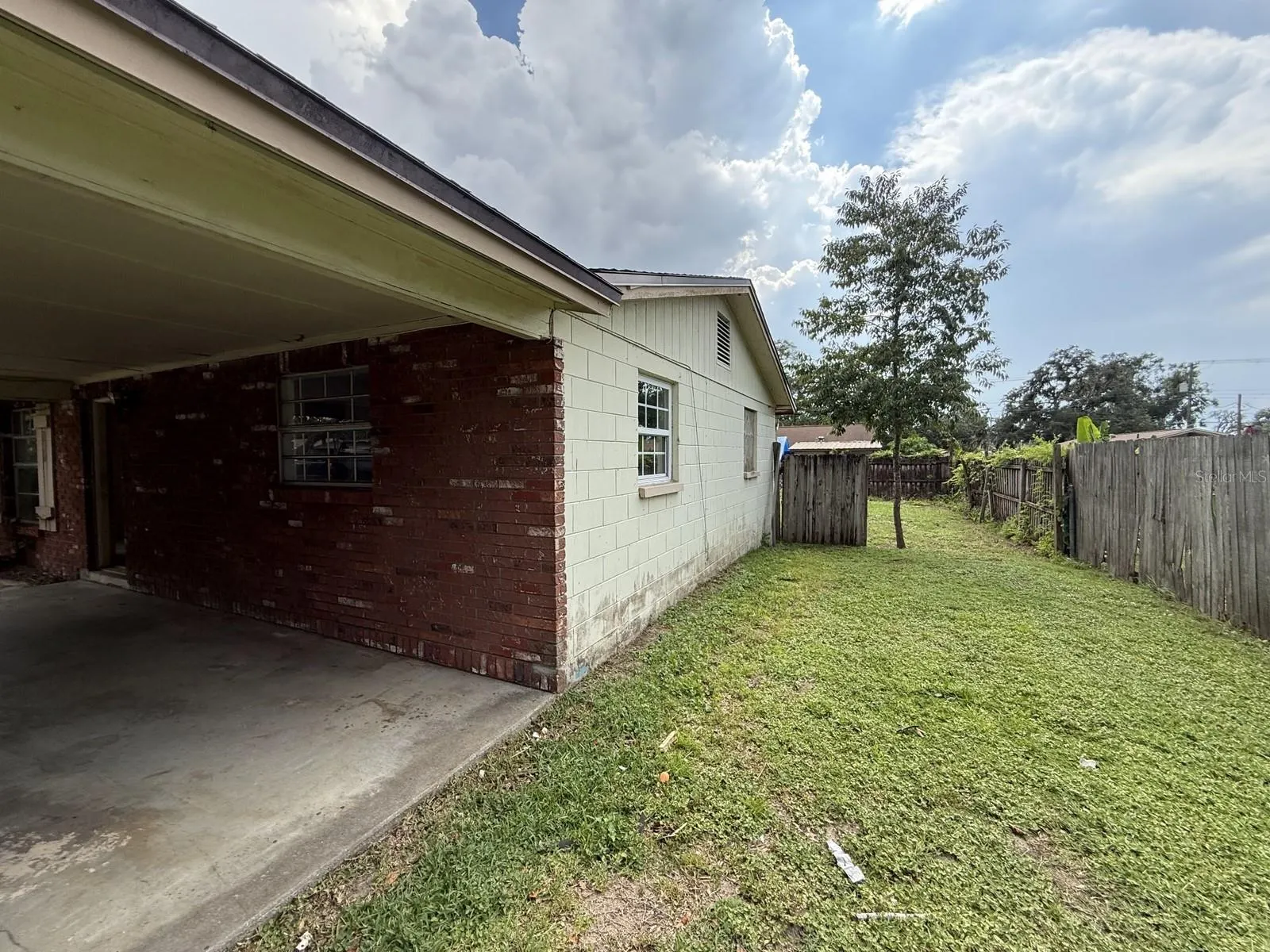 804 WALNUT DR
