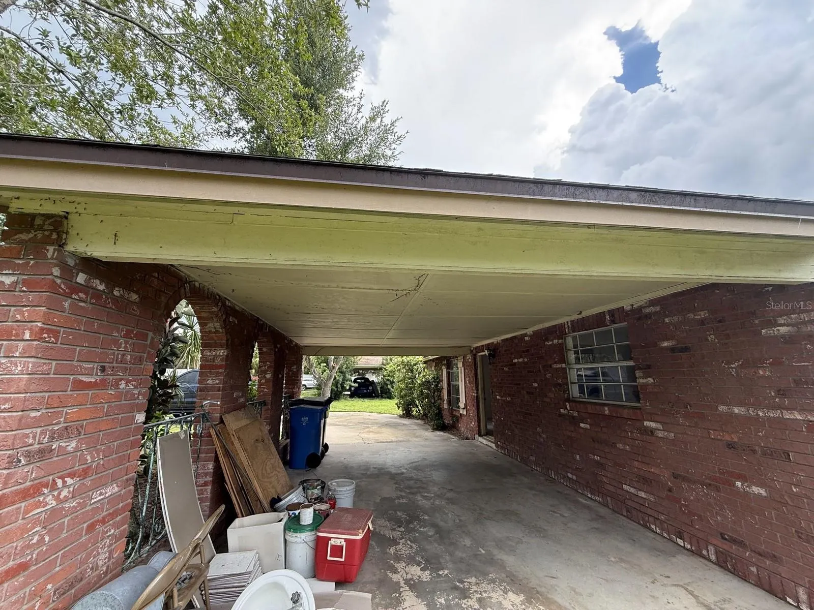 804 WALNUT DR