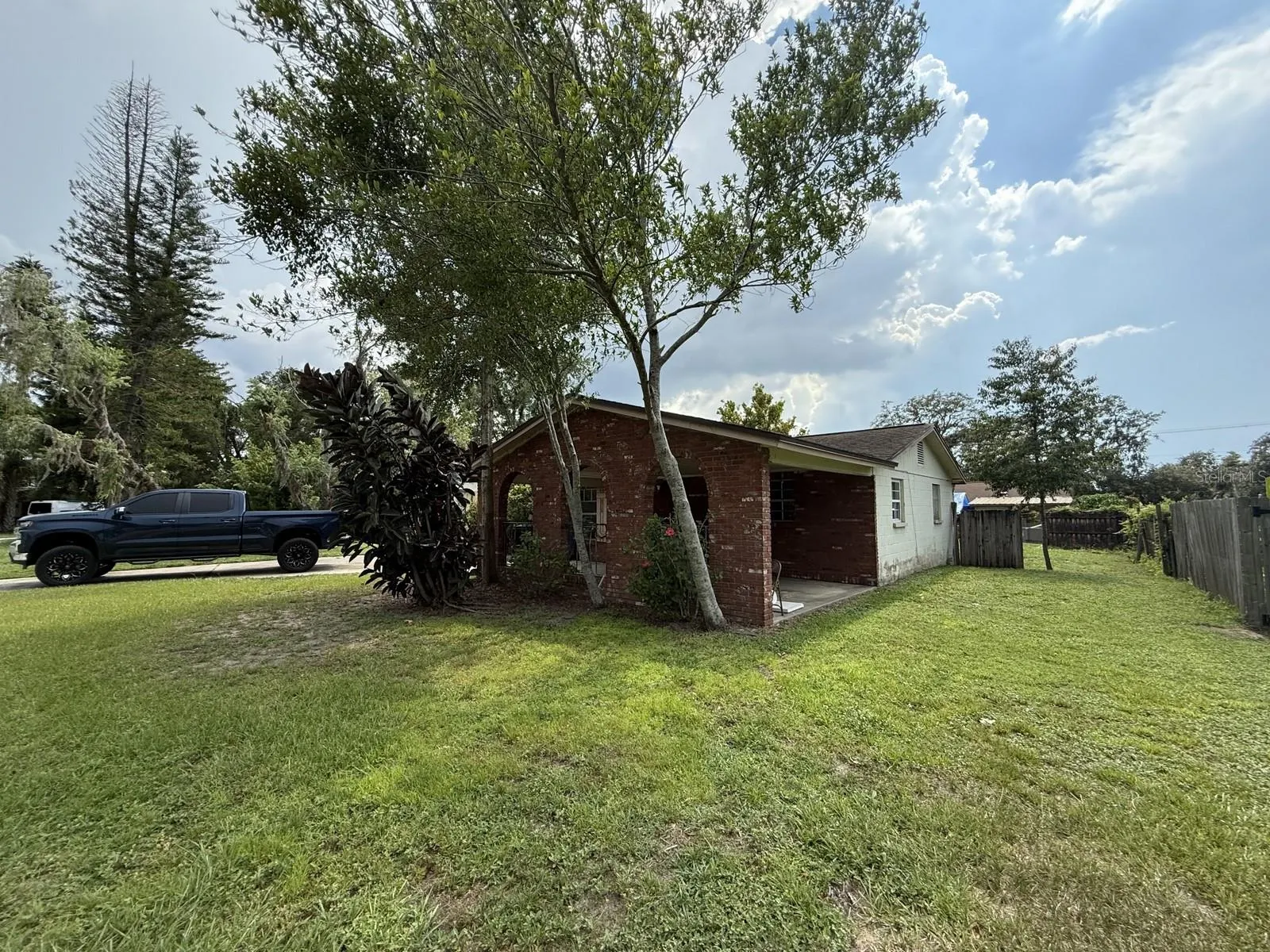 804 WALNUT DR