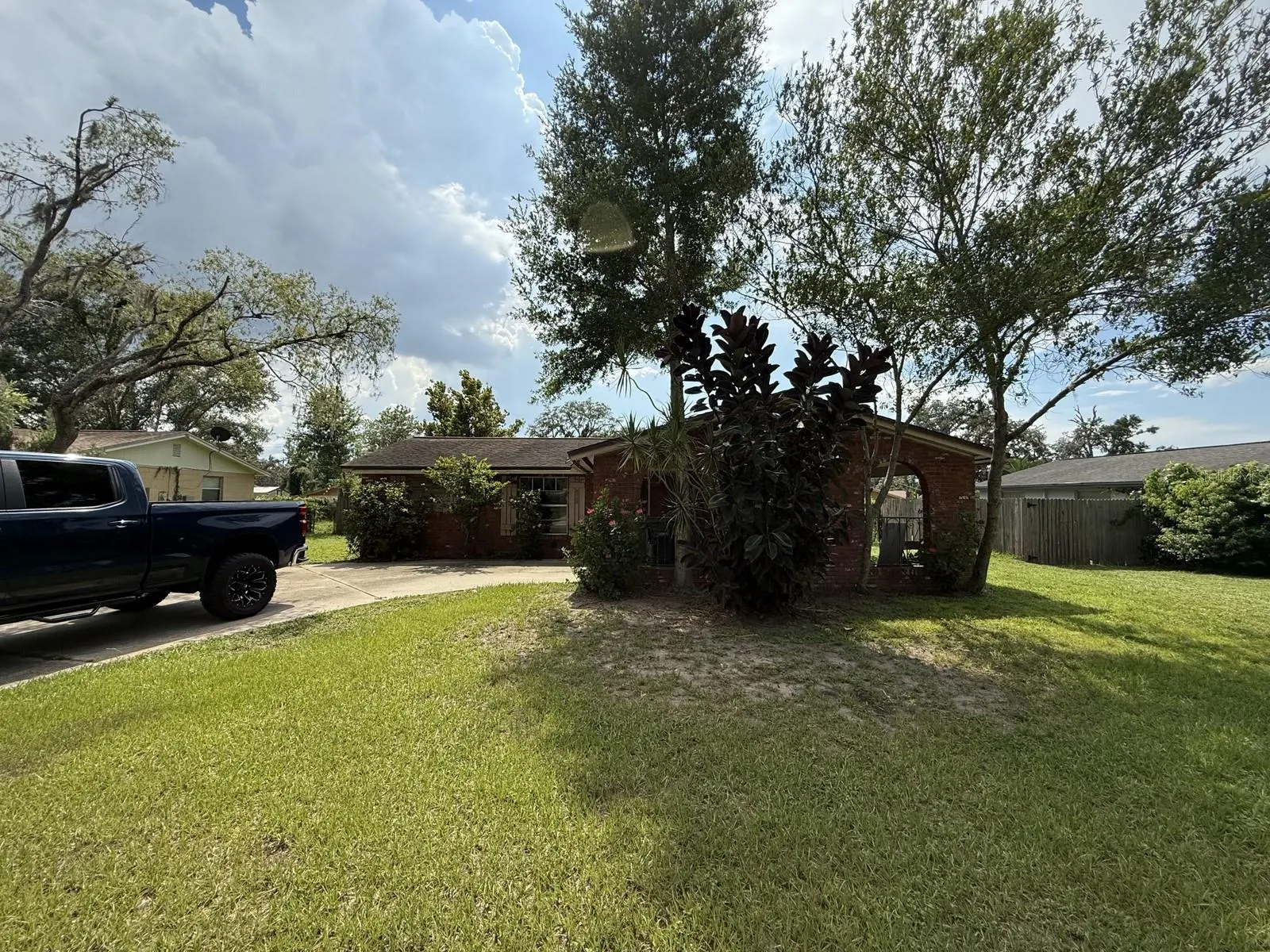 804 WALNUT DR