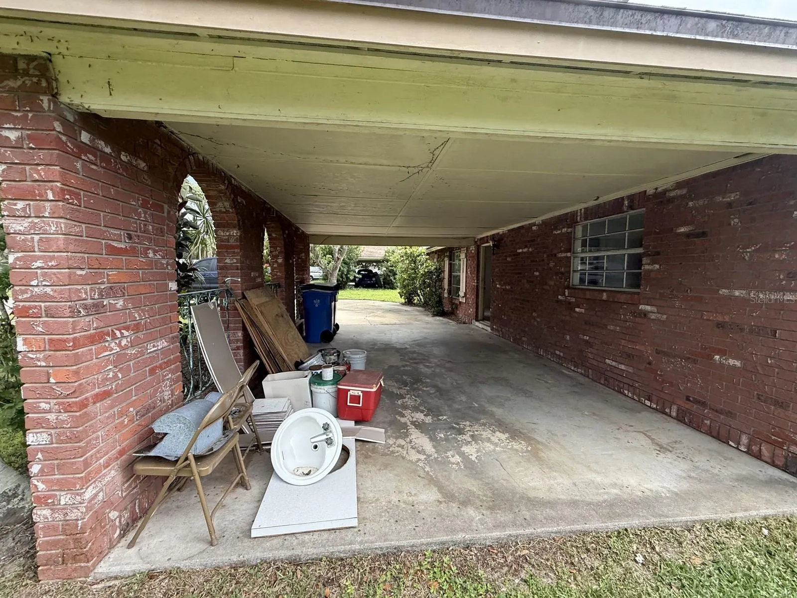 804 WALNUT DR