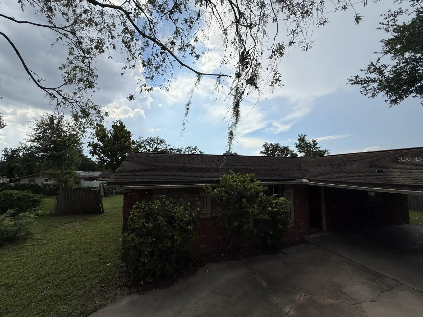 804 WALNUT DR