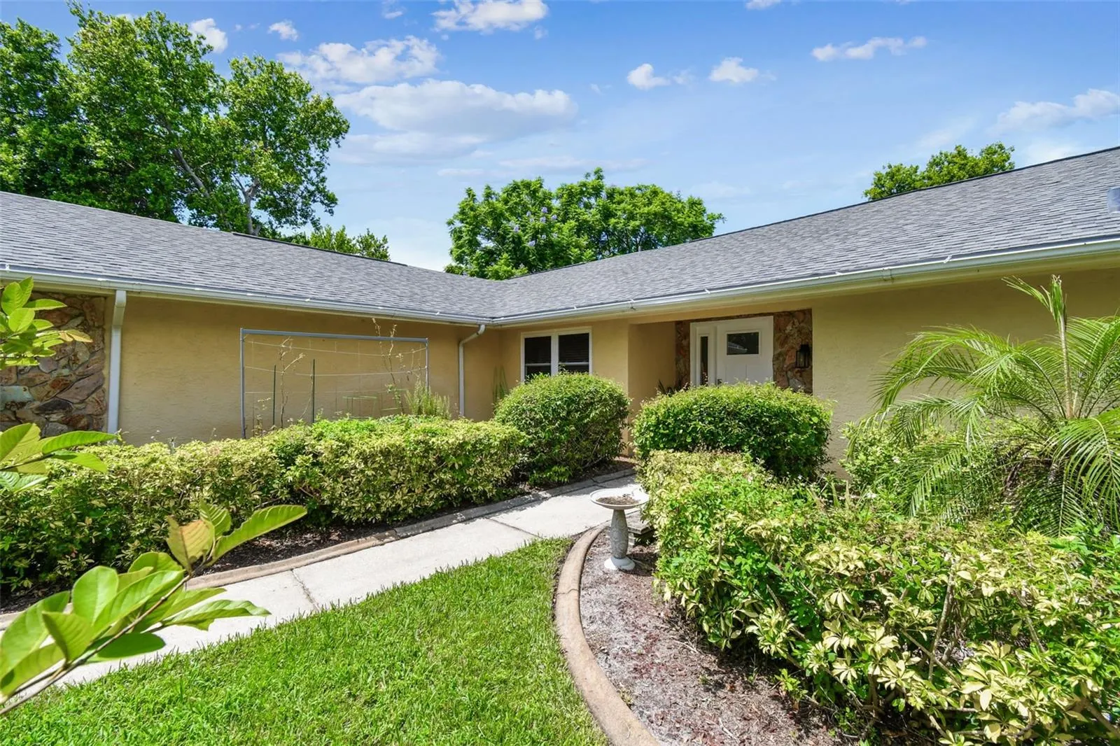 1594 LINWOOD DR