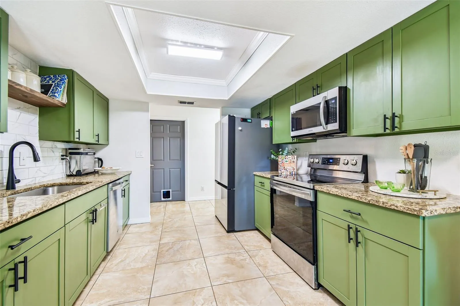 1594 LINWOOD DR
