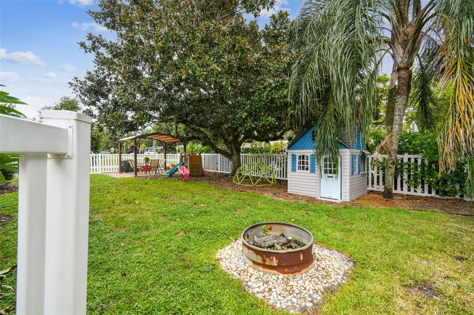 1594 LINWOOD DR