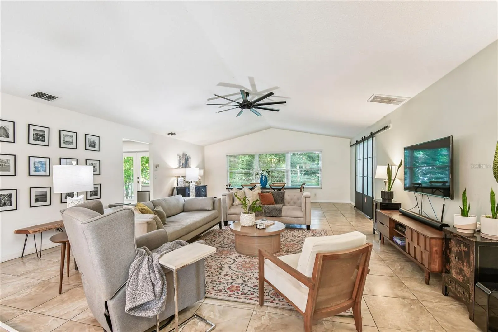1594 LINWOOD DR