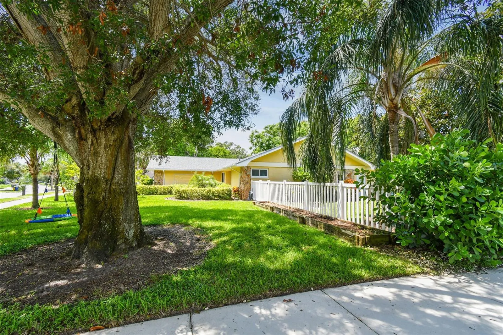 1594 LINWOOD DR