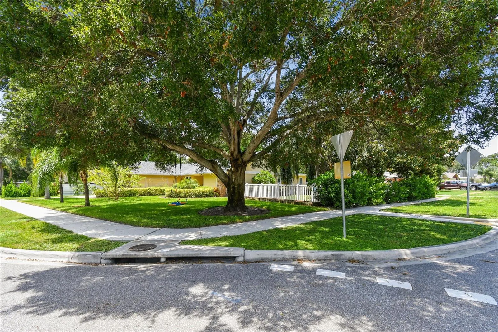 1594 LINWOOD DR