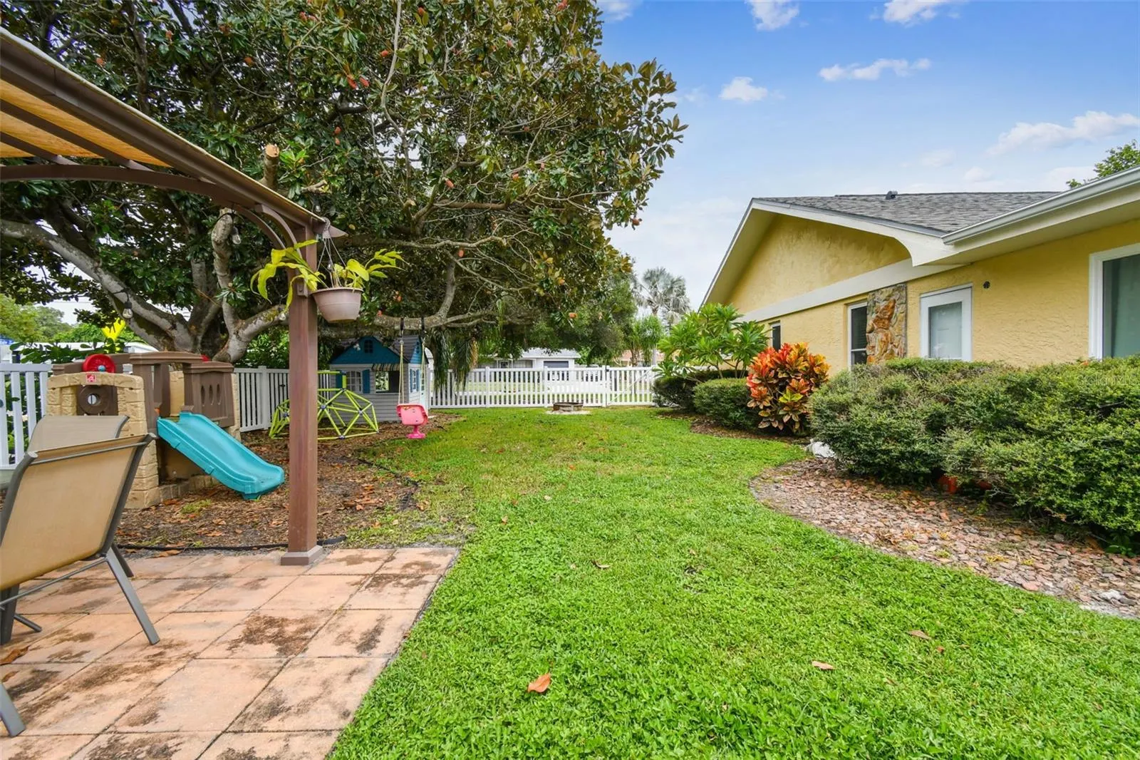 1594 LINWOOD DR