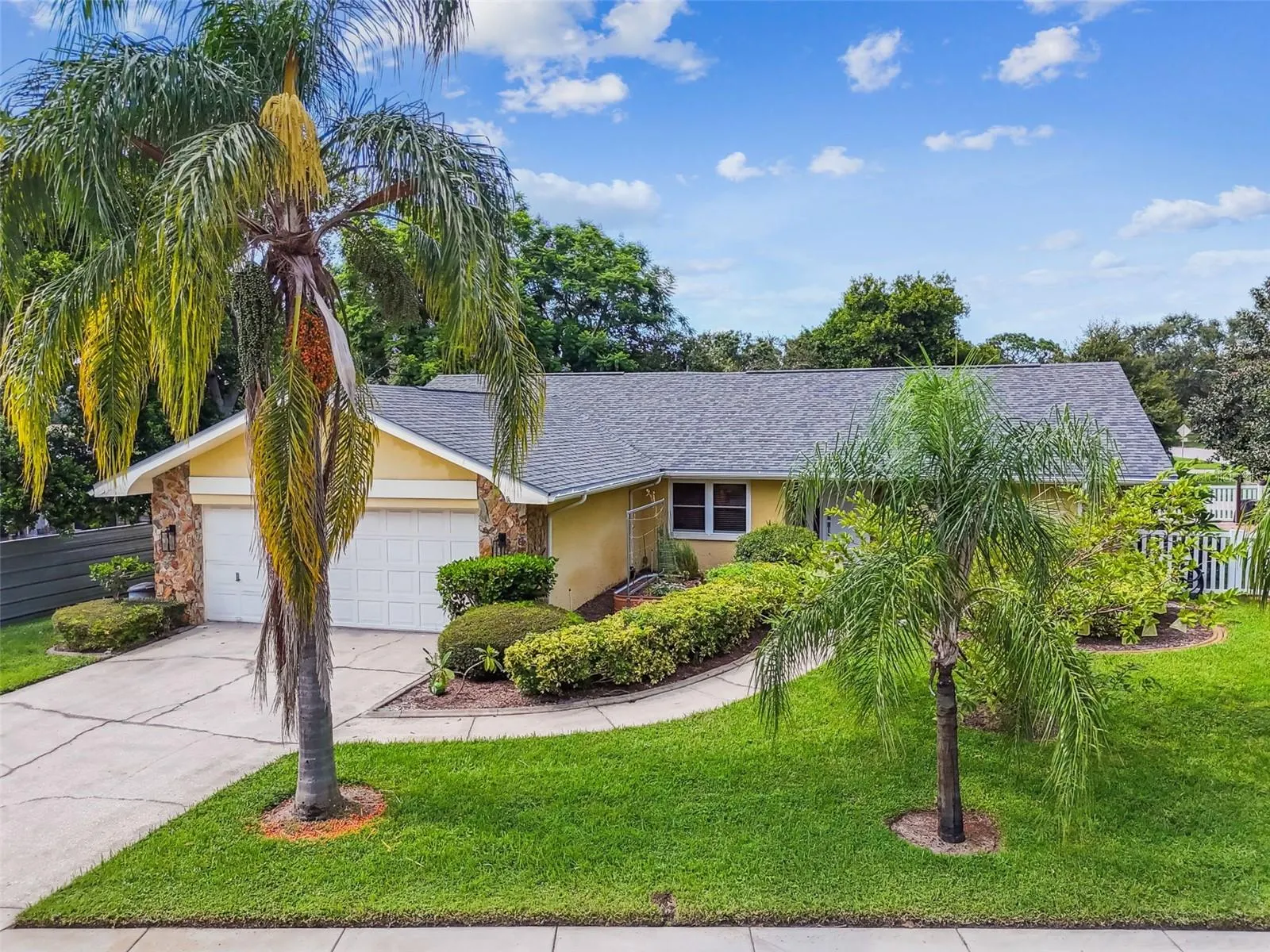 1594 LINWOOD DR