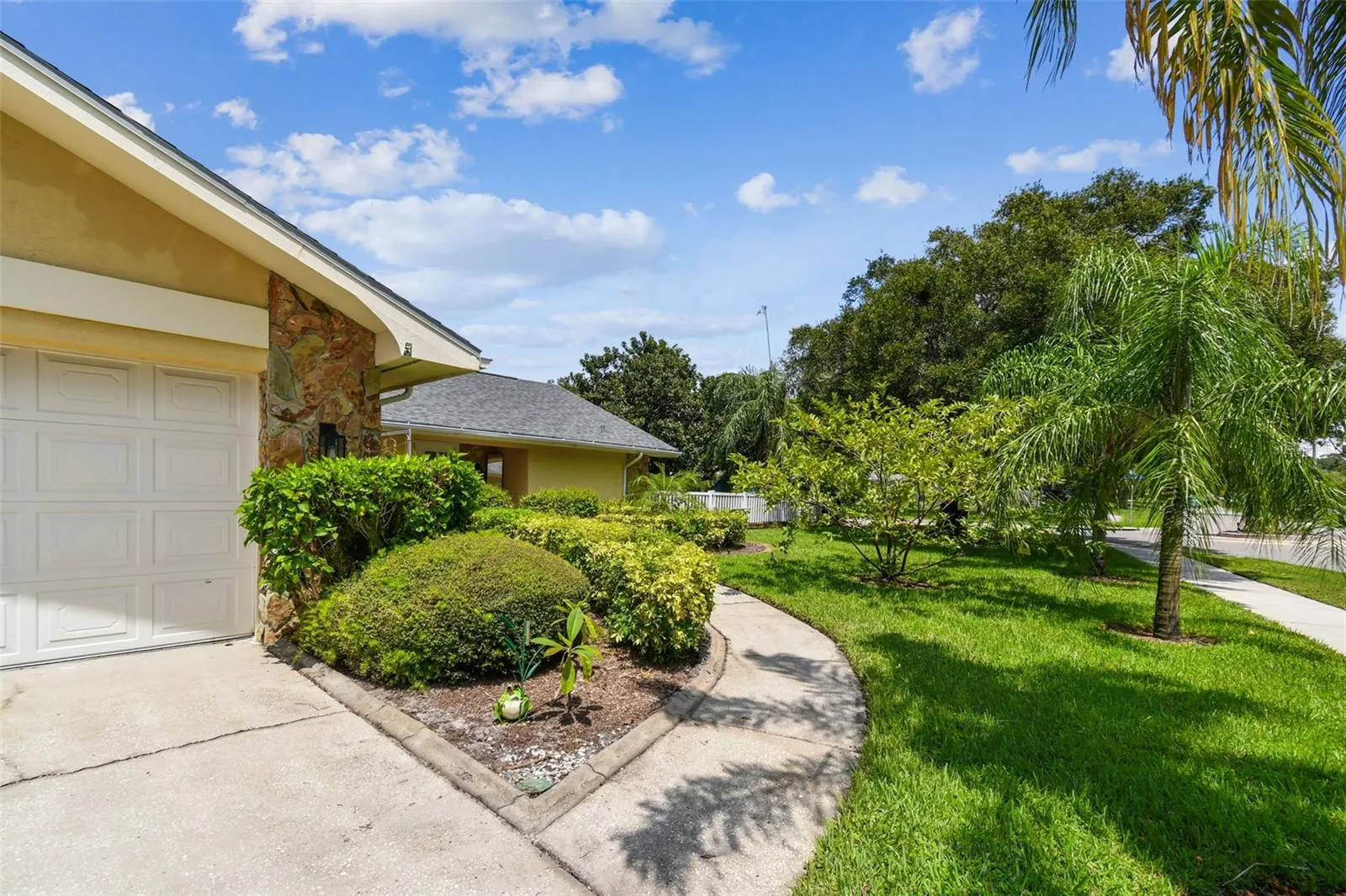 1594 LINWOOD DR