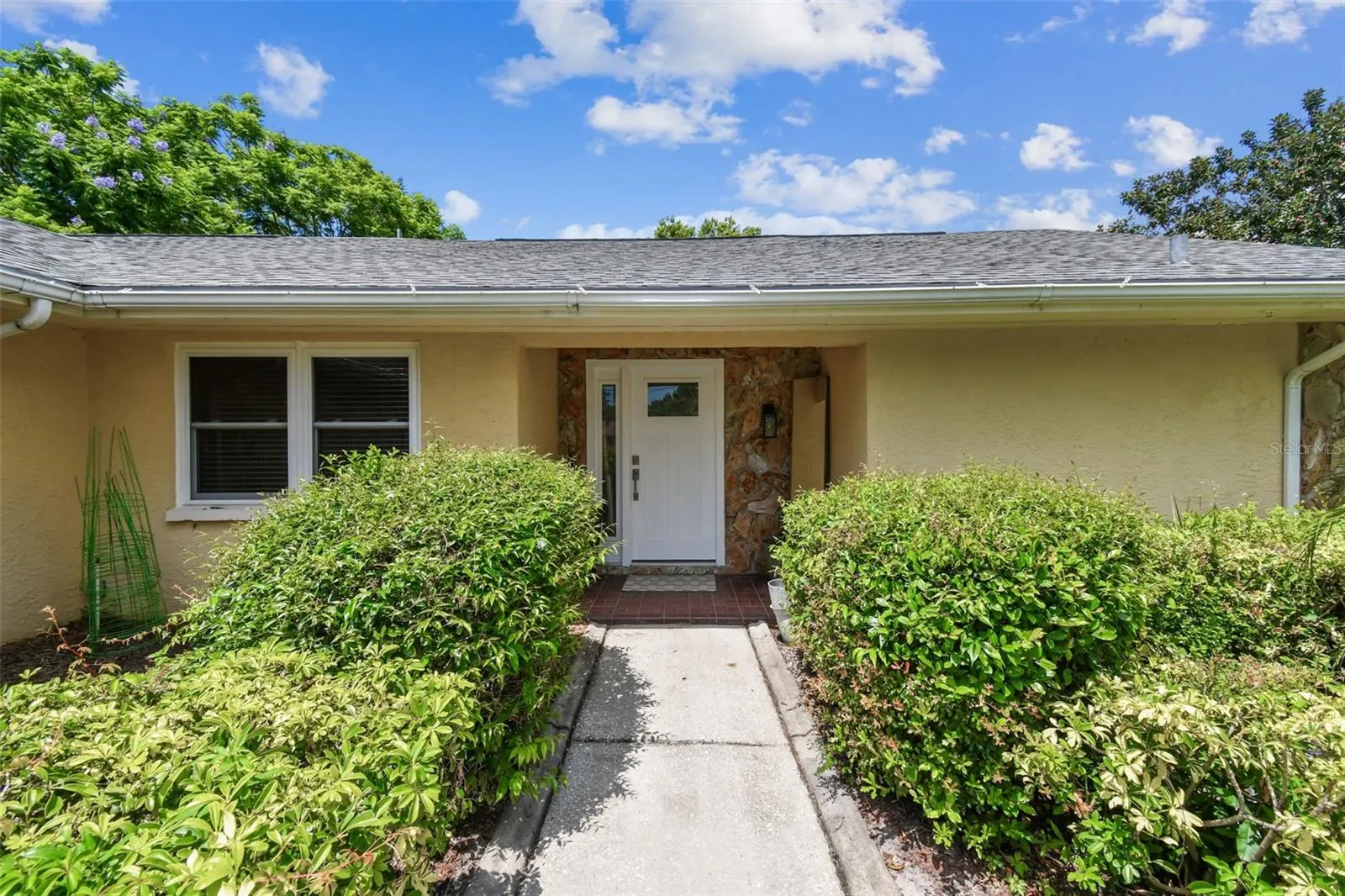 1594 LINWOOD DR