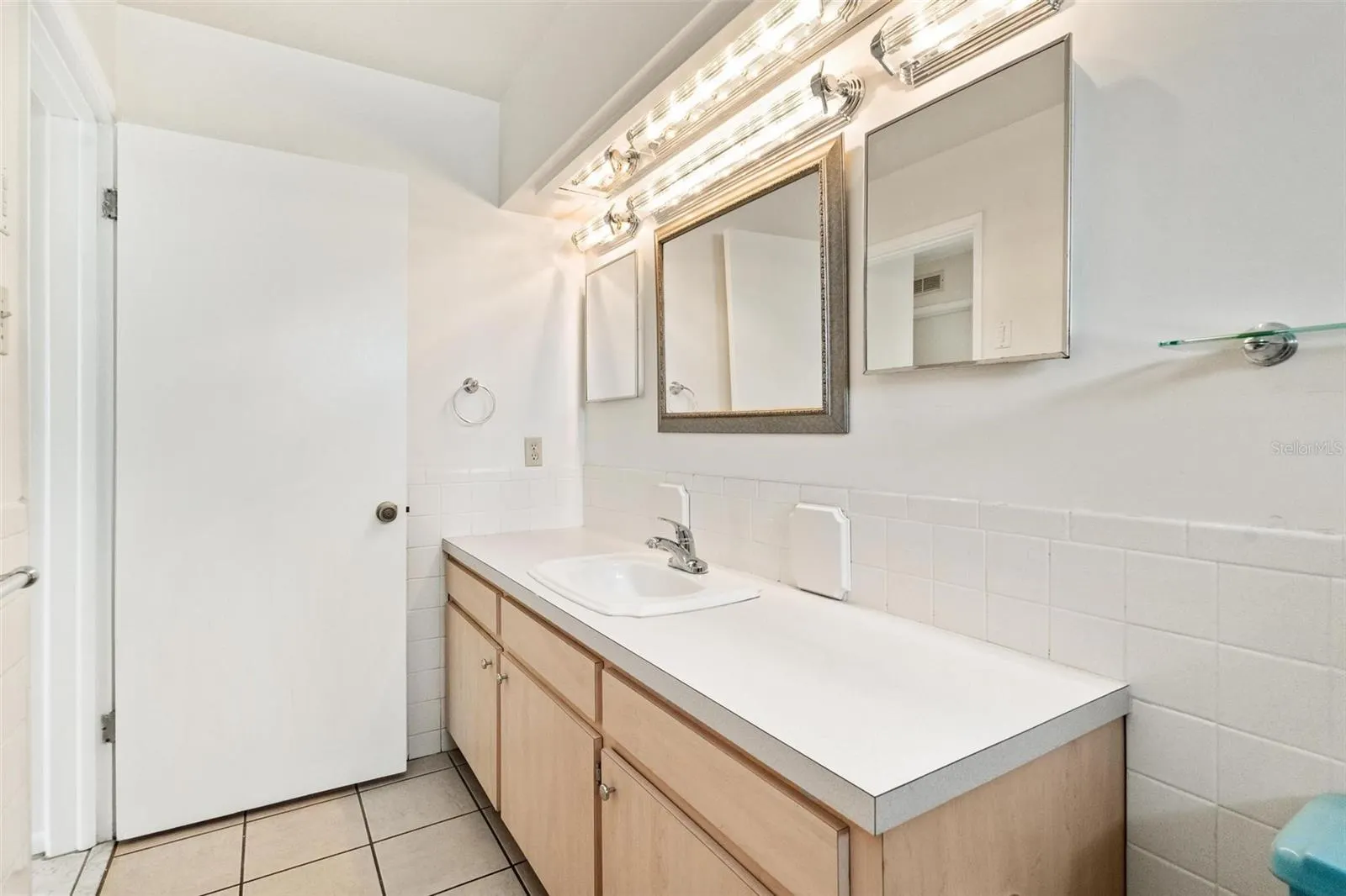 1353 VIEWTOP DR